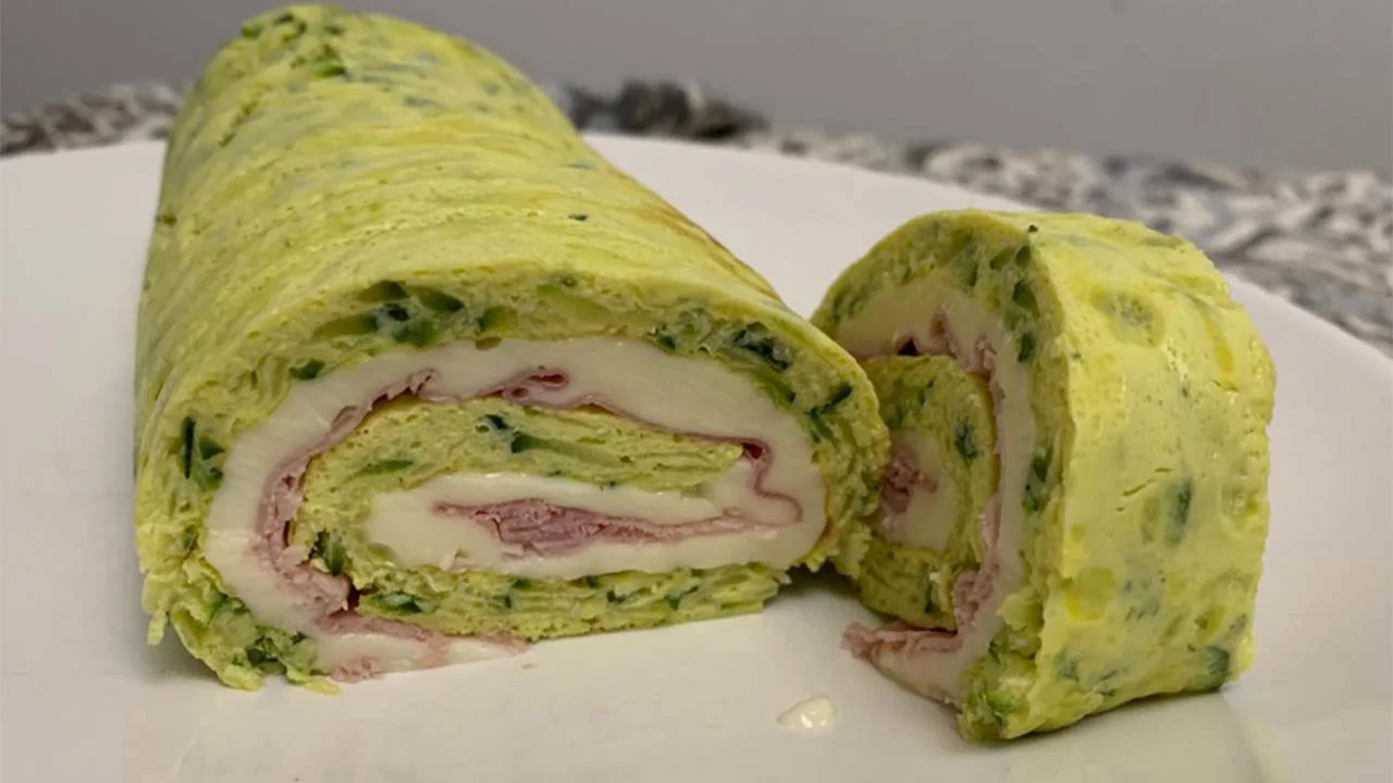 Gâteau roulé de courgettes au jambon cru