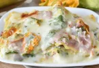 Lasagnes aux fleurs de courgettes ​et au jambon cuit au four
