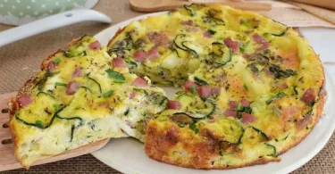 Omelette de courgettes farcies de jambon et de mozzarella