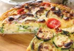 Quiche sans pâte aux courgettes, tomates cerises et mozzarella