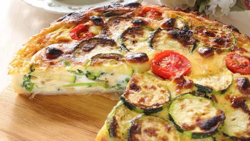 Quiche sans pâte aux courgettes, tomates cerises et mozzarella