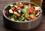 Salade d'avocat concombre et de tomates