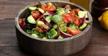 Salade d'avocat concombre et de tomates