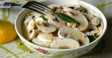 Salade de champignons crus à l’huile d’olive et au citron