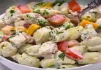 Salade de vinaigrette au babeurre et à la crème