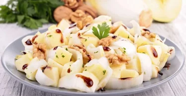 Salade d'endives aux pommes et aux noix