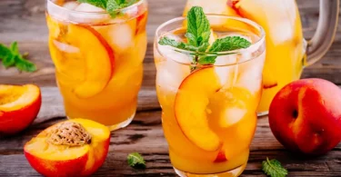 Sangria à la pêche et à la vanille aux parfums de vacances !