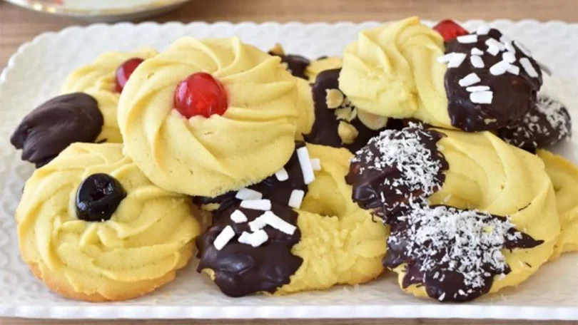 Biscuits sablés au beurre et aux cerises confites