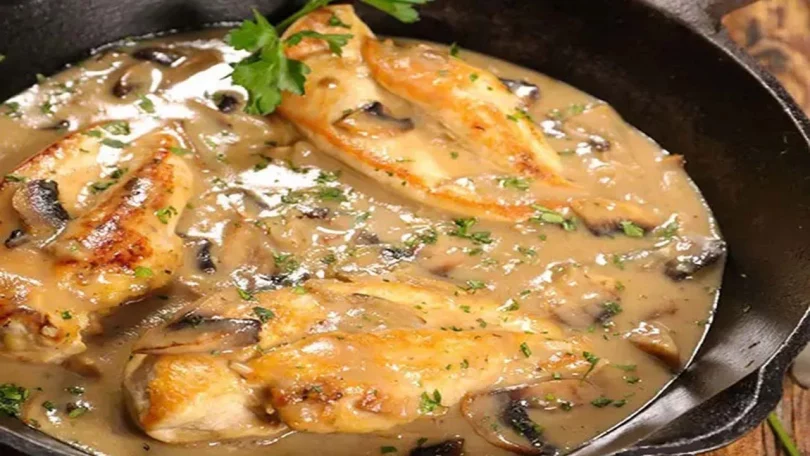 Poulet à la sauce au yaourt et aux champignons